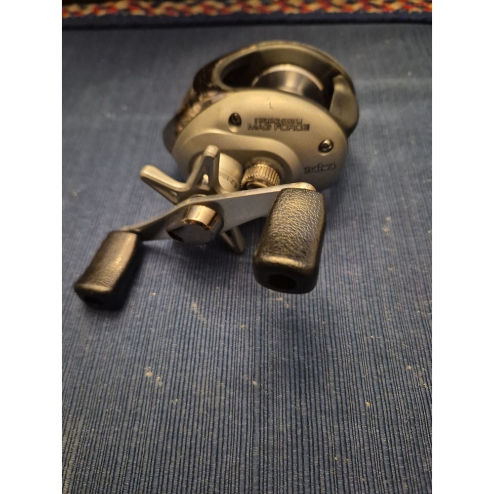 DAIWA LOW PROFILE PROCASTER TORNAMENT 100IL BAIT CAST REEL